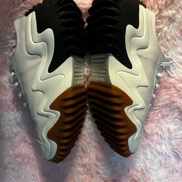 Converse - Picture 2 of 10